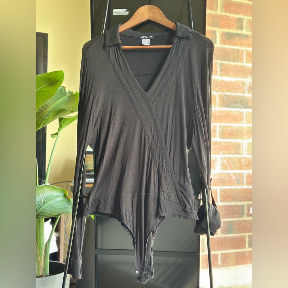 VENUS Black Long Sleeve V-Neck Bodysuit